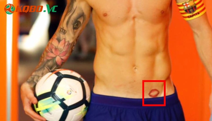 hình xăm chân của messi
