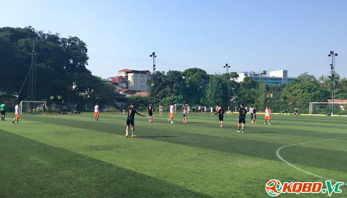 sân bóng ở hà nội