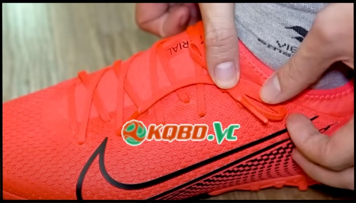 buộc dây giày không bị tuột
