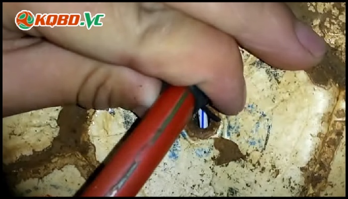 cách bơm bóng đá bằng tay