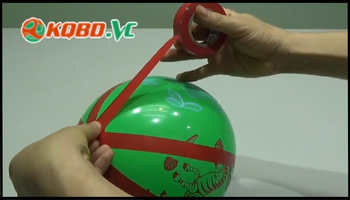 cách làm quả bóng đá bằng bong bóng