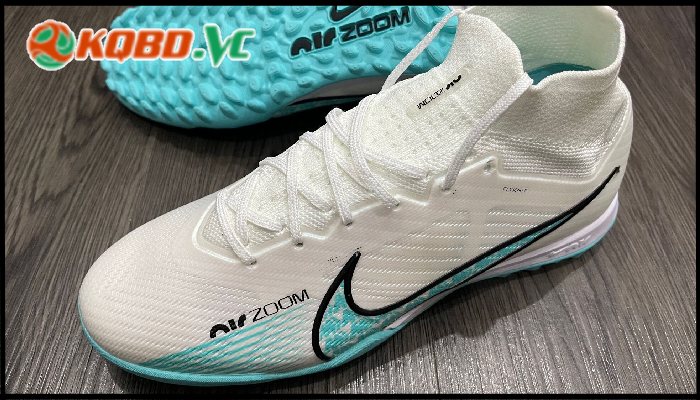 giày đá bóng nike hay adidas tốt hơn