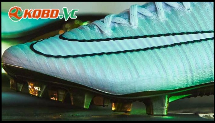 giày đá bóng nike hay adidas