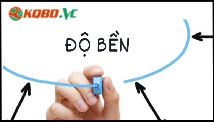 nên mua giày đá bóng nike hay adidas