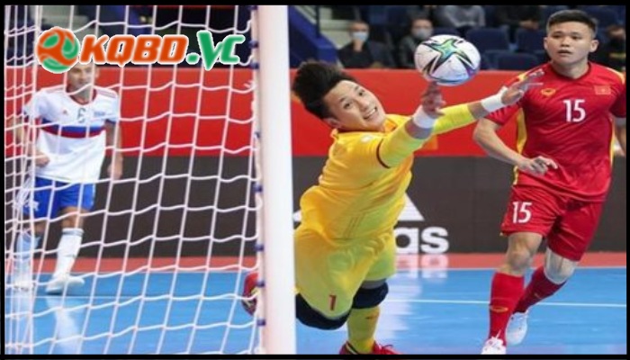 thủ môn futsal có được đeo găng tay không